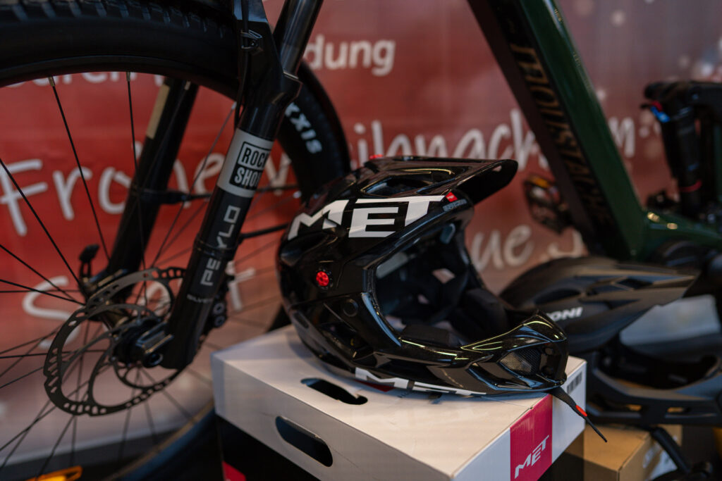 Showromm/Bikestore 17